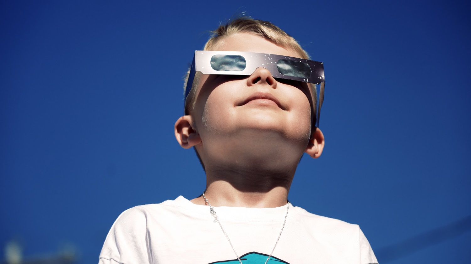 Daño ocular y eclipses: por qué no vale cualquier gafa